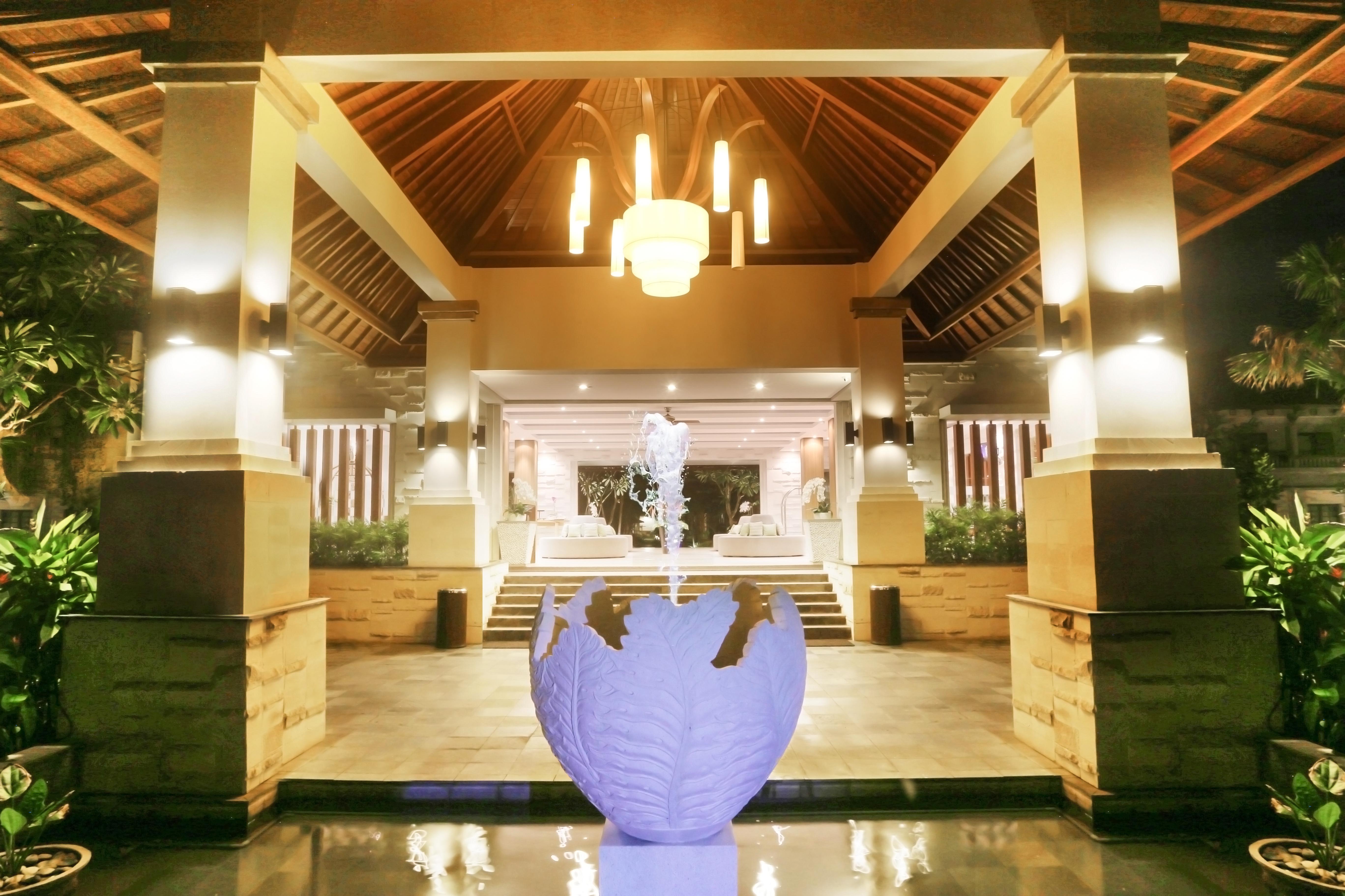 Grand Whiz Hotel Нуса-Дуа Экстерьер фото